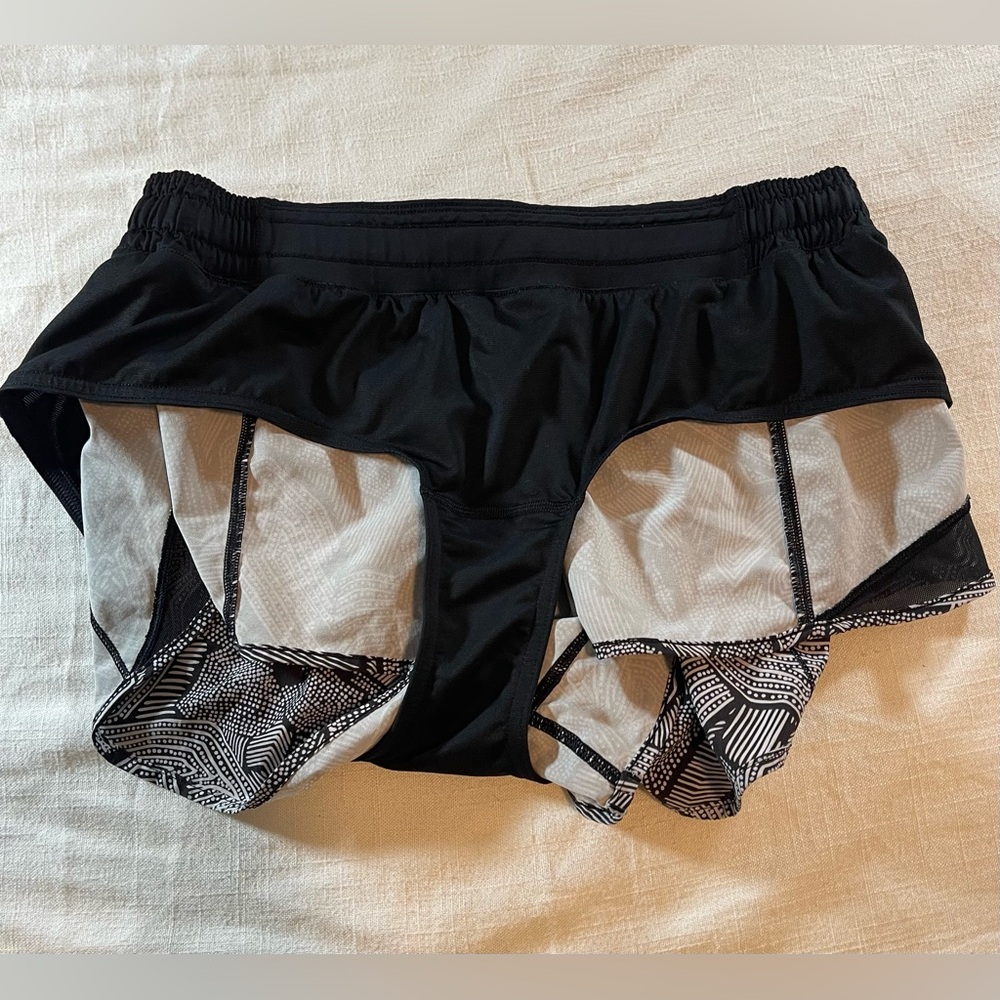 Lululemon Hotty Hot 2" Running Shorts Womens Dottie Tribe White Black Sz 10 - Picture 10 of 11